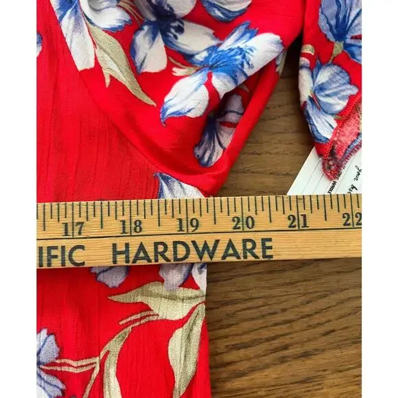 NWOT Stunning Red Floral Blouse by Fantastic Fawn - Size M - Picture 4 of 6